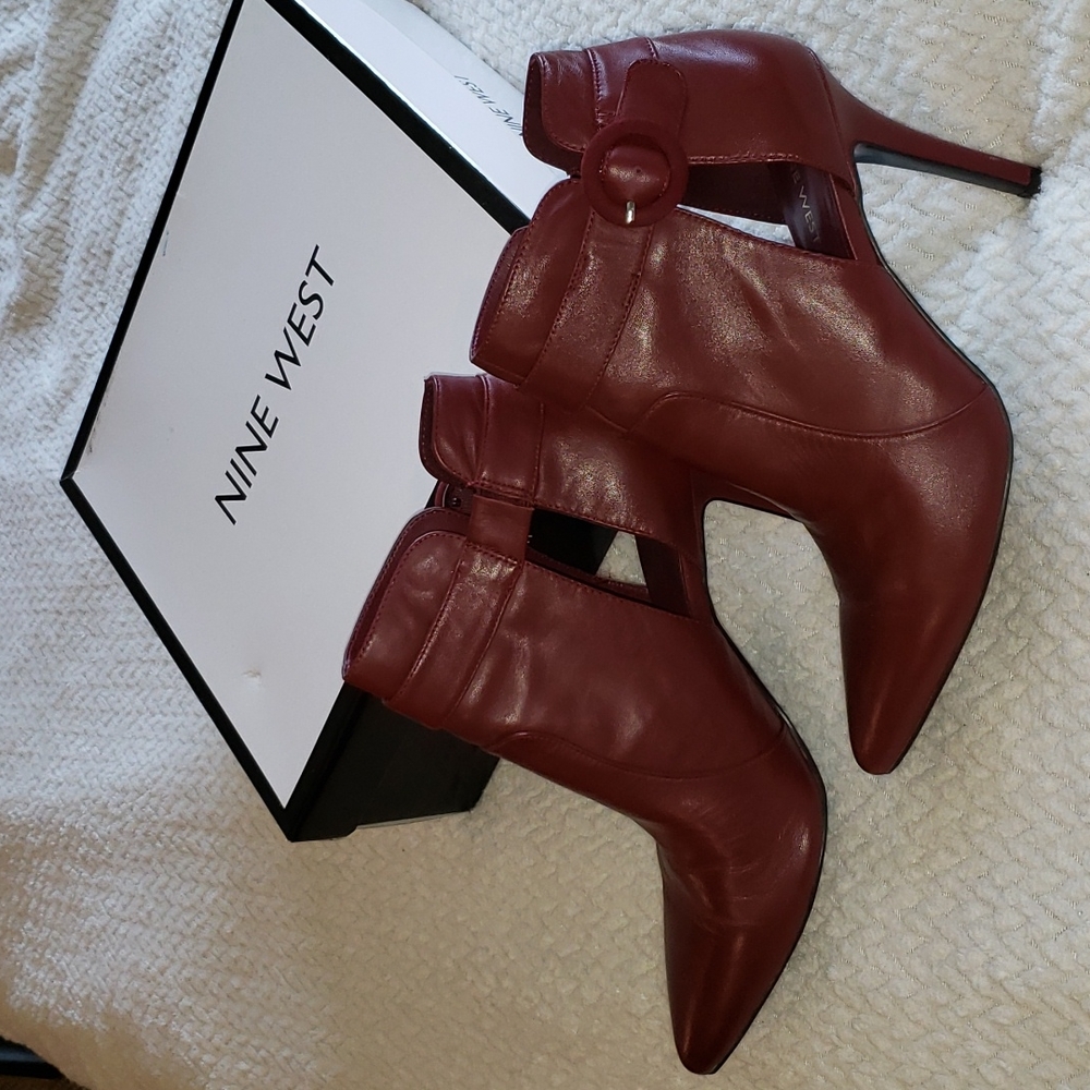 Nine West Taylinneo red wine leather bootie heels size 9.5